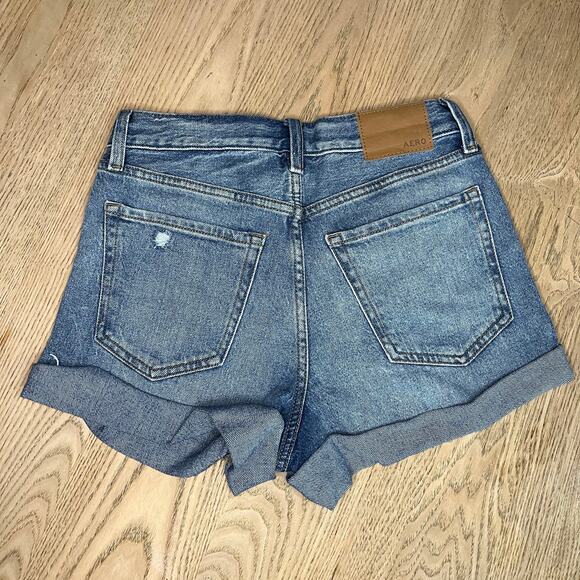 NWT Aero Stretch Mom Jean Shorts Distressed Denim 3.5” Inseam Women’s Size 0 - Picture 1 of 4